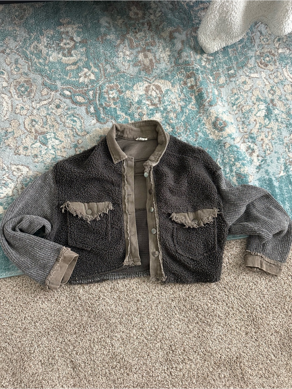 Gray knitted and sherpa Button-Front Jacket cropped